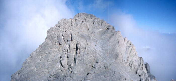 Mitikas - 2917 m npm, najwyszy wierzchoek Masywu Olimpu widoczny ze szczytu Skala