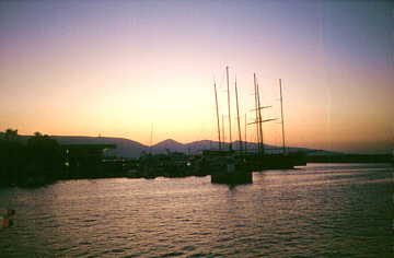 wit w porcie jachtowym w Pireusie
