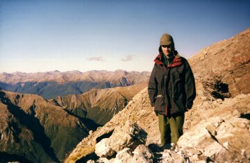 Autor w czasie trekkingu w okolicach Artur Pass. Foto Adrian Busby.