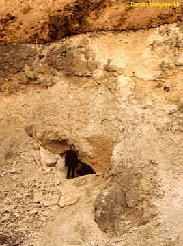 Otwor jaskini Szeptunow